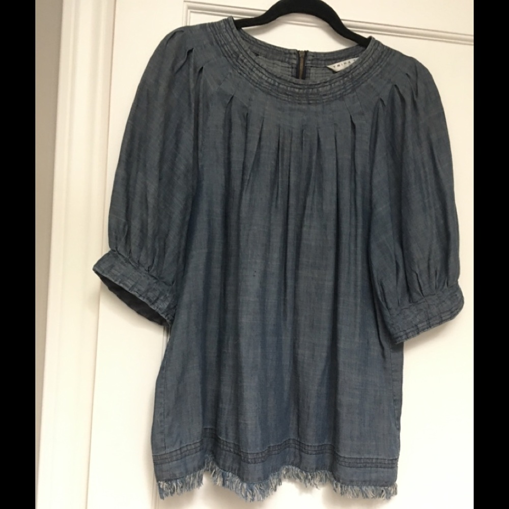 TRINA TURK soft lightweight blouse